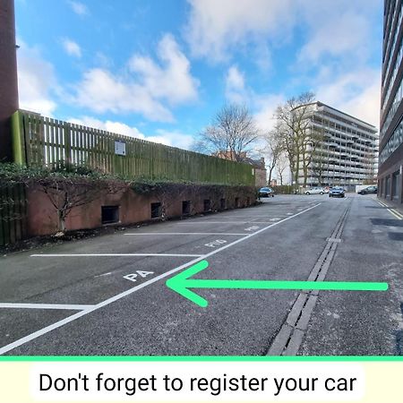 Free Parking. Old Trafford Home Manchester Extérieur photo